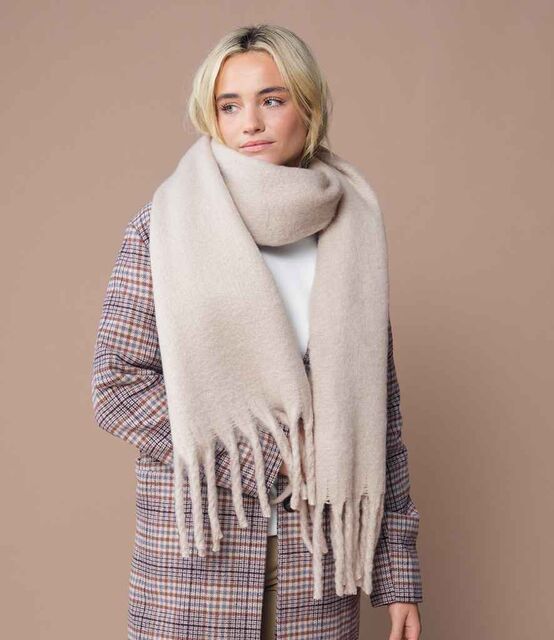 Beechfield Fluffy Scarf